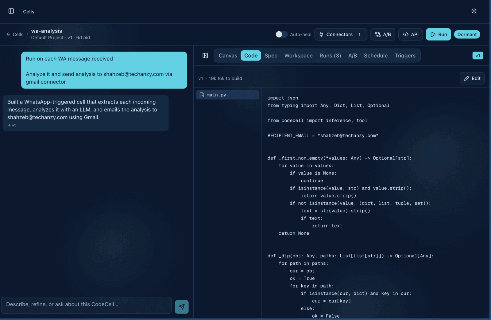 محادثة CodeCell تبني أتمتة من WhatsApp إلى Gmail، مع كود Python مُجمَّع