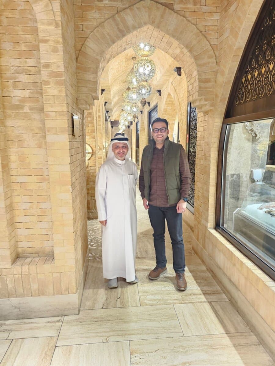 Shahzeb، الرئيس التنفيذي لـ Techanzy، مع Muhammad Alhawar، المؤسس والرئيس التنفيذي لـ ExtraMiles